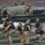 Наслідки ударів на Близькому Сході (фото: REUTERS / Кім Су Хьон)