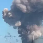 Дим після вибухів на військовому полігоні у Хмельницькому