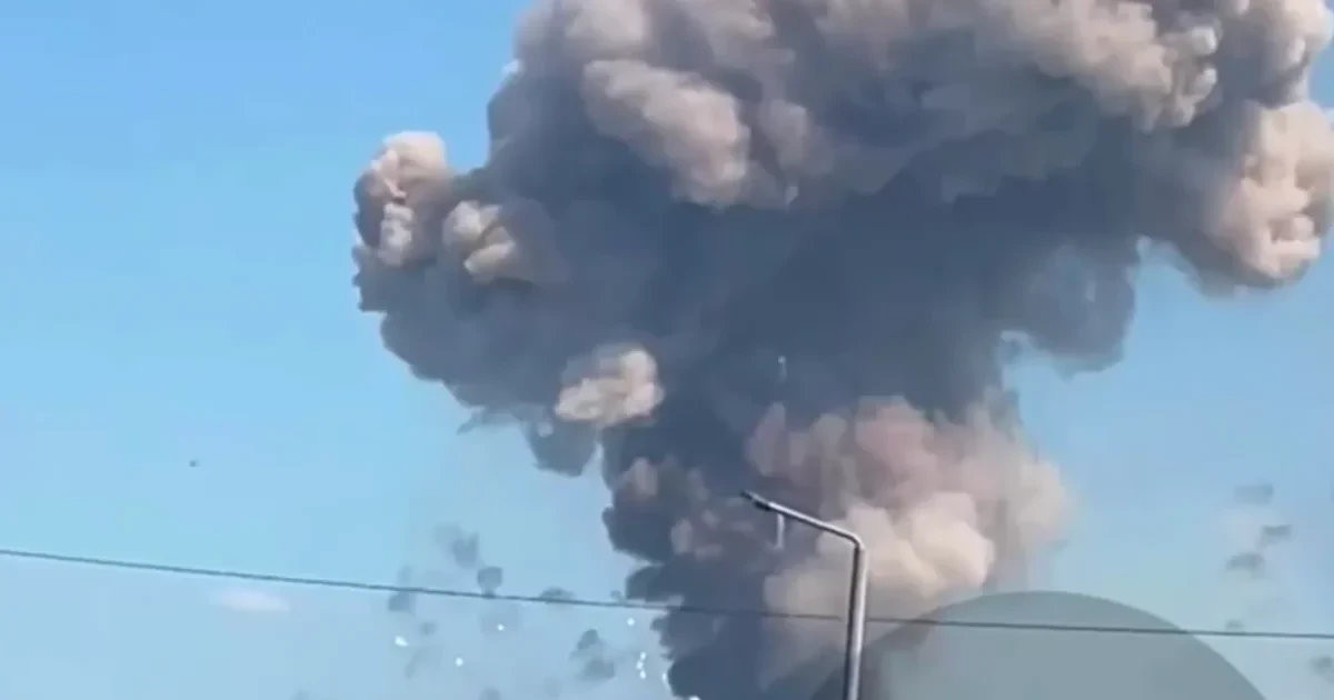 Дим після вибухів на військовому полігоні у Хмельницькому