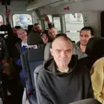 Звільнені військовослужбовці ЗСУ та Національної гвардії України під час повернення з полону 24 серпня 2026 року