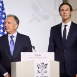 Спецпосланець президента США Стів Віткофф та Джаред Кушнер під час офіційного заходу