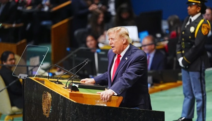 Трибуна Генеральної Асамблеї ООН під час виступу Трампа, порожні місця делегацій