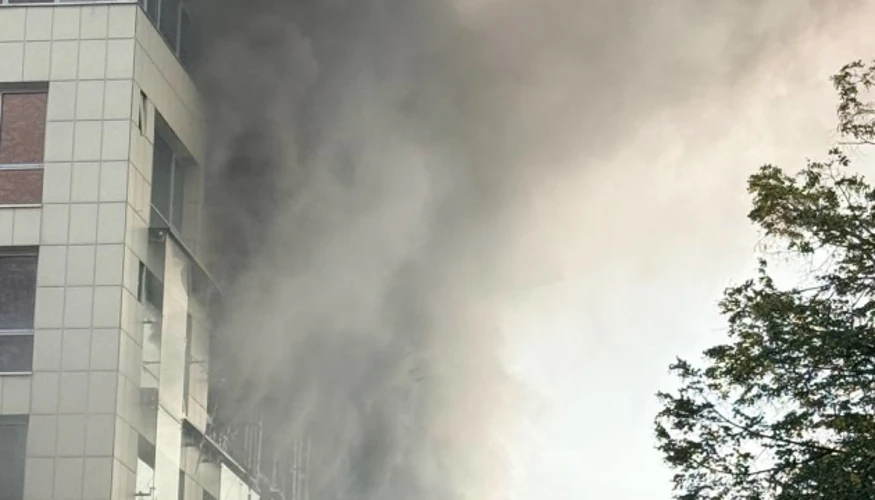 У Дніпрі внаслідок удару по бізнес-центру троє загиблих, тривають пошукові роботи