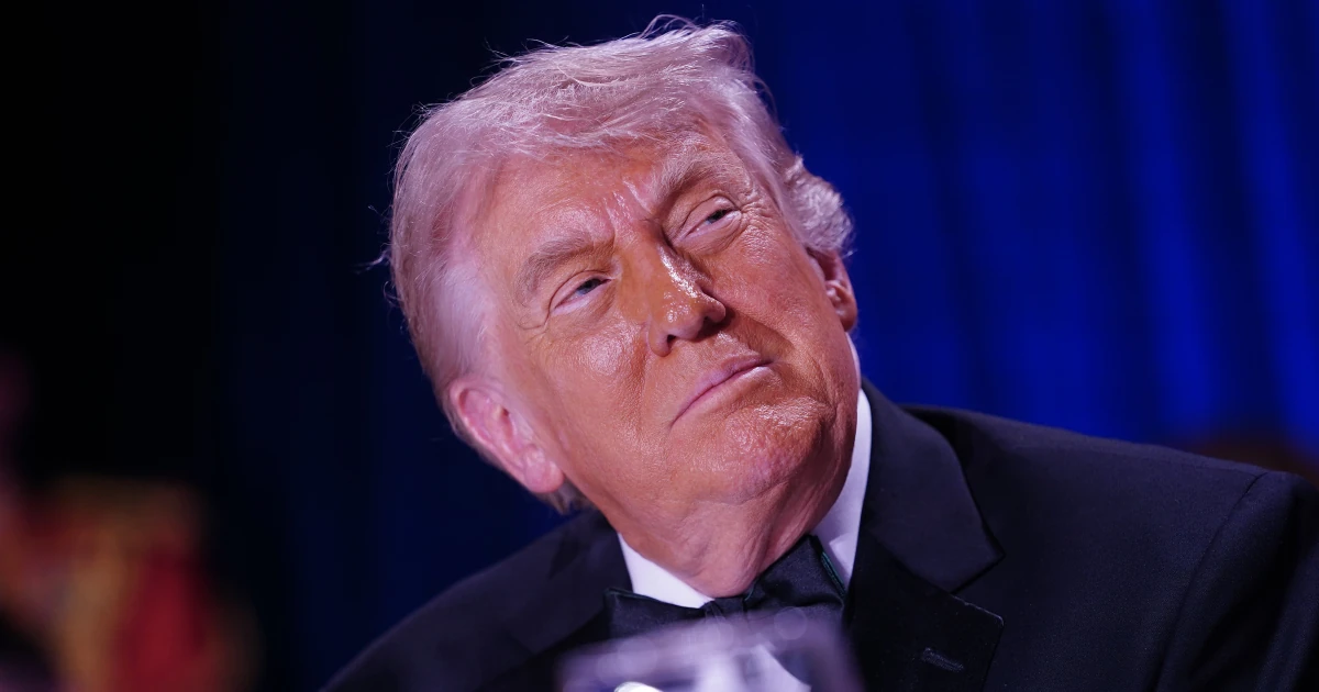 Білий дім, цілодобова трансляція на YouTube з виступами Дональда Трампа на тлі конфлікту з незалежними медіа