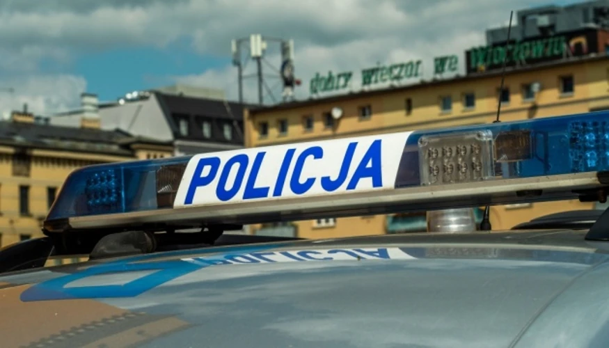 Пошкоджені вогнем розподільчий пристрій і генератор на наземній станції Starlink у Воля Кробовська