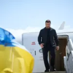 Президент України Володимир Зеленський та перша леді Олена Зеленська в аеропорту Калгарі