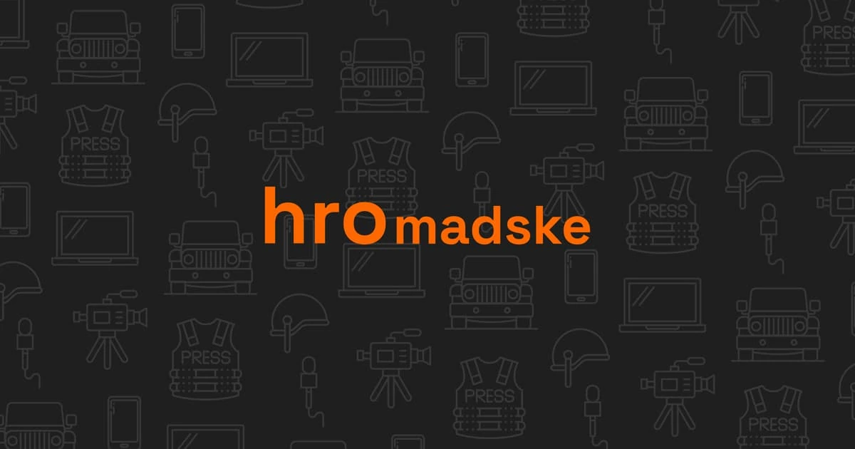Місце зіткнення дизель-поїзда з електровозом на станції Підзамче у Львові; рятувальники та медики працюють біля пошкоджених